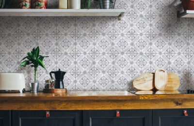 Willow tile in Midnight Blue on Carrara Blanco in Kitchen Backsplash